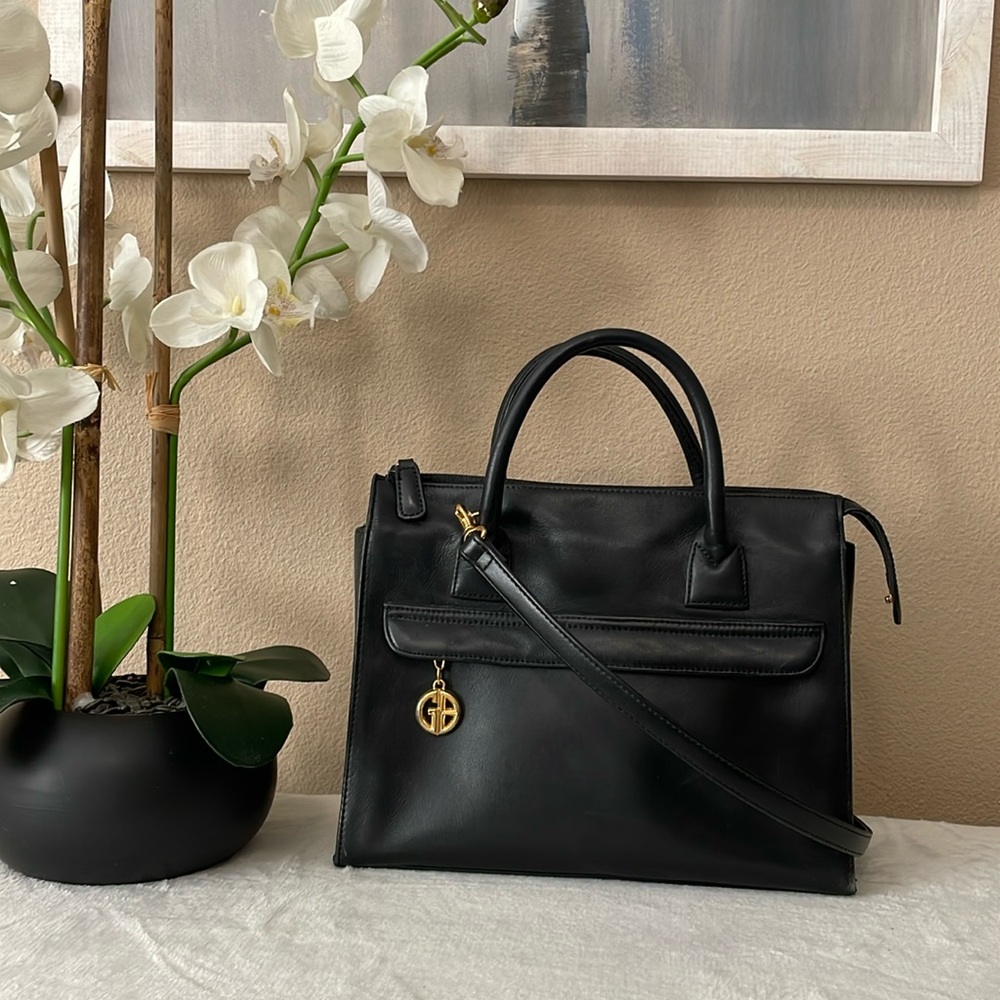 Giani Bernini leather black purse. - Picture 1 of 6